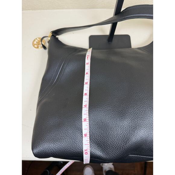 Michael Kors Aria large shoulder bag - black - pebbled leather - Picture 6 of 10